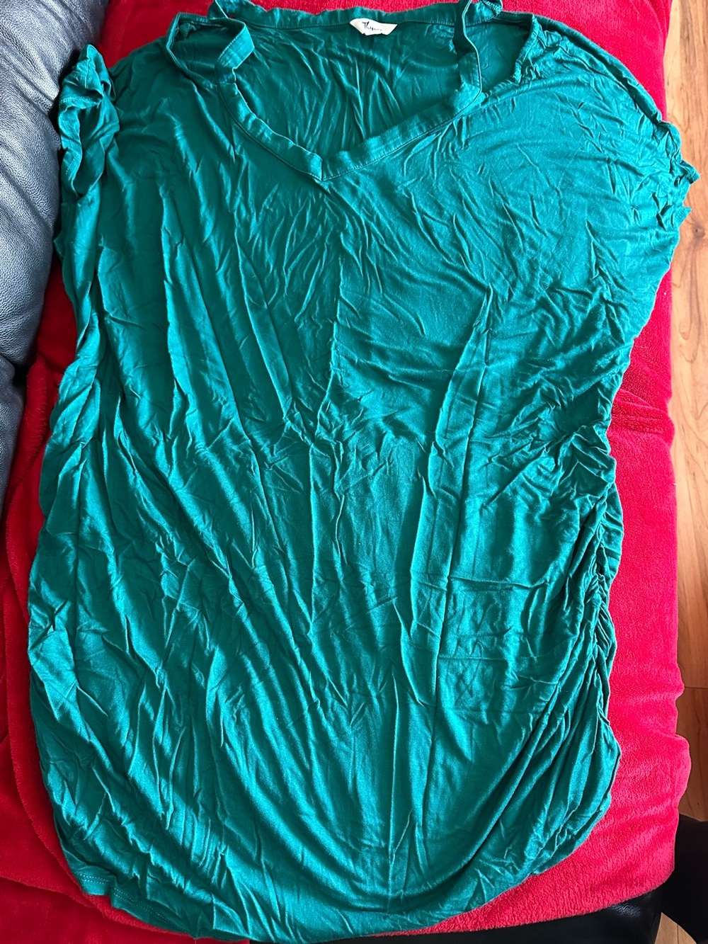 Thyme Maternity Ruched Side V-Neck Tunic in Teal